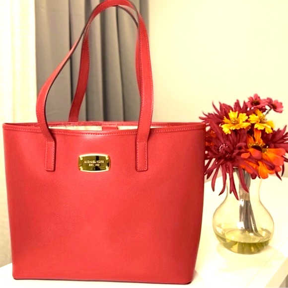 Michael Kors Jet Set Burgundy Red Tote - Picture 4 of 12